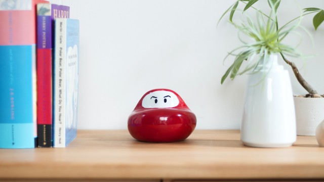 モダンだるま(顔を書き入れた状態)